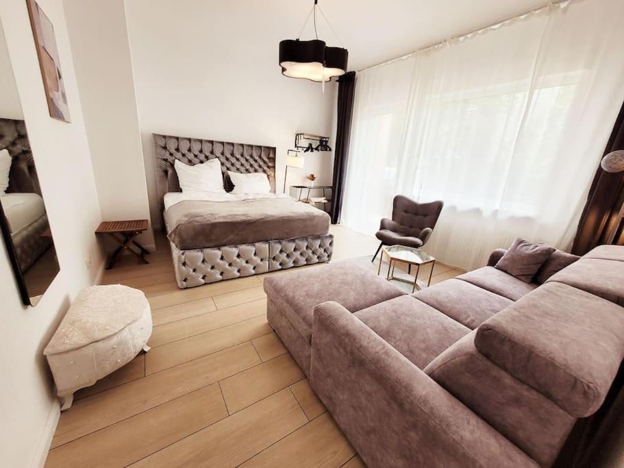Duplex Apartment Ullstein- 4 Bedrooms, 2 Bathrooms, Living Room, 2 Parking Spaces, Boxspringbeds, Family & Business Apartment! Berlin Eksteriør billede