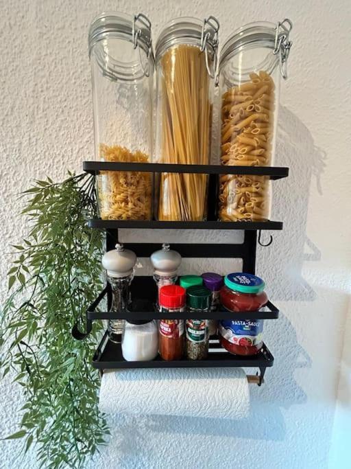 Duplex Apartment Ullstein- 4 Bedrooms, 2 Bathrooms, Living Room, 2 Parking Spaces, Boxspringbeds, Family & Business Apartment! Berlin Eksteriør billede