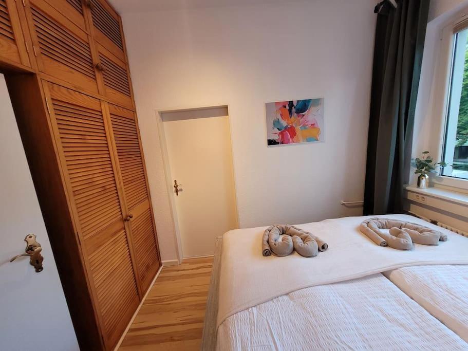 Duplex Apartment Ullstein- 4 Bedrooms, 2 Bathrooms, Living Room, 2 Parking Spaces, Boxspringbeds, Family & Business Apartment! Berlin Eksteriør billede