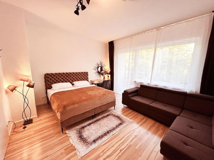 Duplex Apartment Ullstein- 4 Bedrooms, 2 Bathrooms, Living Room, 2 Parking Spaces, Boxspringbeds, Family & Business Apartment! Berlin Eksteriør billede