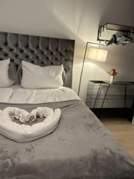 Duplex Apartment Ullstein- 4 Bedrooms, 2 Bathrooms, Living Room, 2 Parking Spaces, Boxspringbeds, Family & Business Apartment! Berlin Eksteriør billede