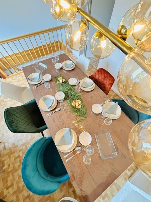 Duplex Apartment Ullstein- 4 Bedrooms, 2 Bathrooms, Living Room, 2 Parking Spaces, Boxspringbeds, Family & Business Apartment! Berlin Eksteriør billede