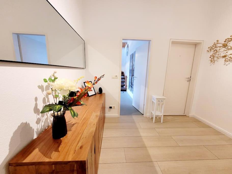 Duplex Apartment Ullstein- 4 Bedrooms, 2 Bathrooms, Living Room, 2 Parking Spaces, Boxspringbeds, Family & Business Apartment! Berlin Eksteriør billede