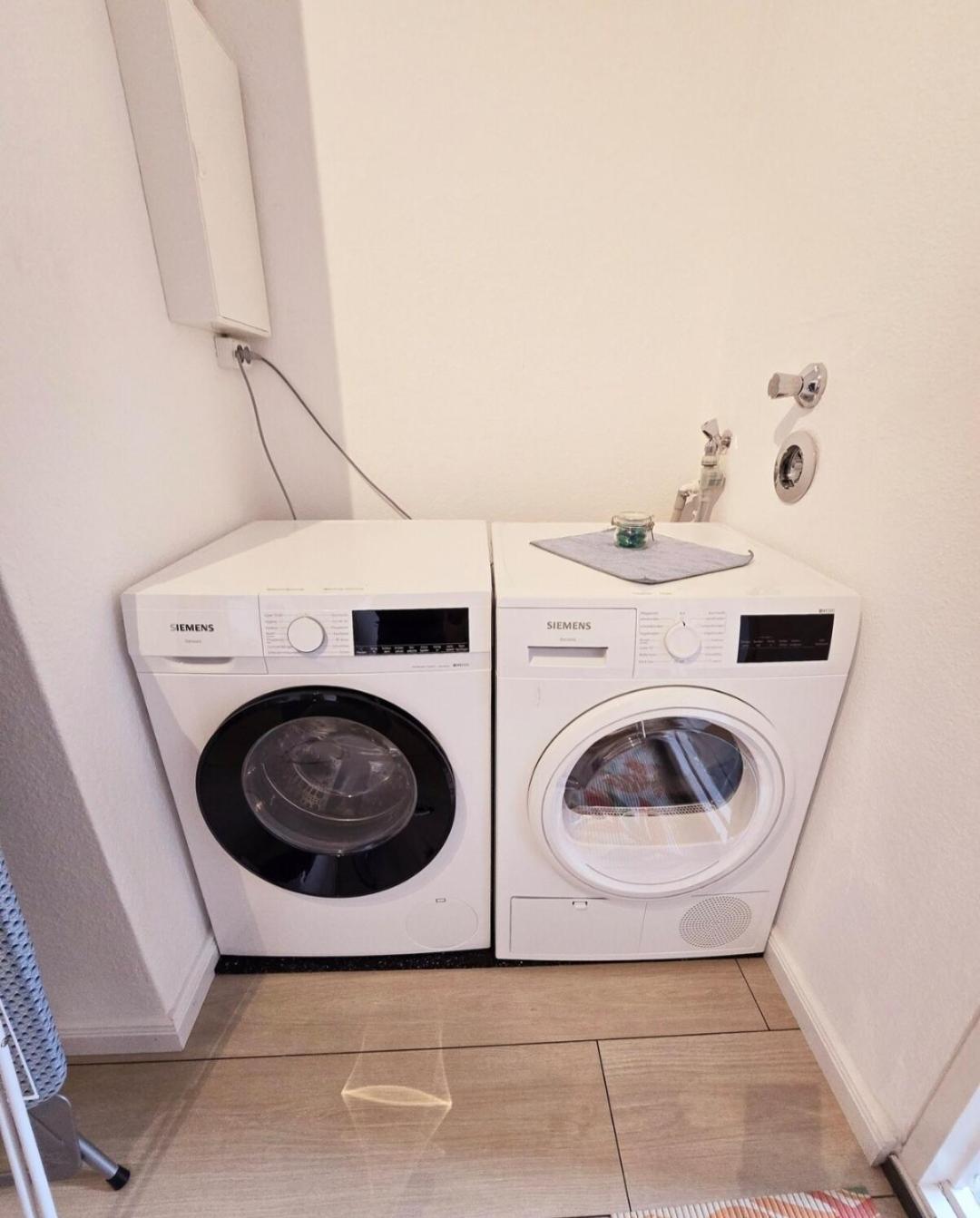 Duplex Apartment Ullstein- 4 Bedrooms, 2 Bathrooms, Living Room, 2 Parking Spaces, Boxspringbeds, Family & Business Apartment! Berlin Eksteriør billede