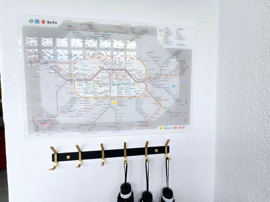 Duplex Apartment Ullstein- 4 Bedrooms, 2 Bathrooms, Living Room, 2 Parking Spaces, Boxspringbeds, Family & Business Apartment! Berlin Eksteriør billede
