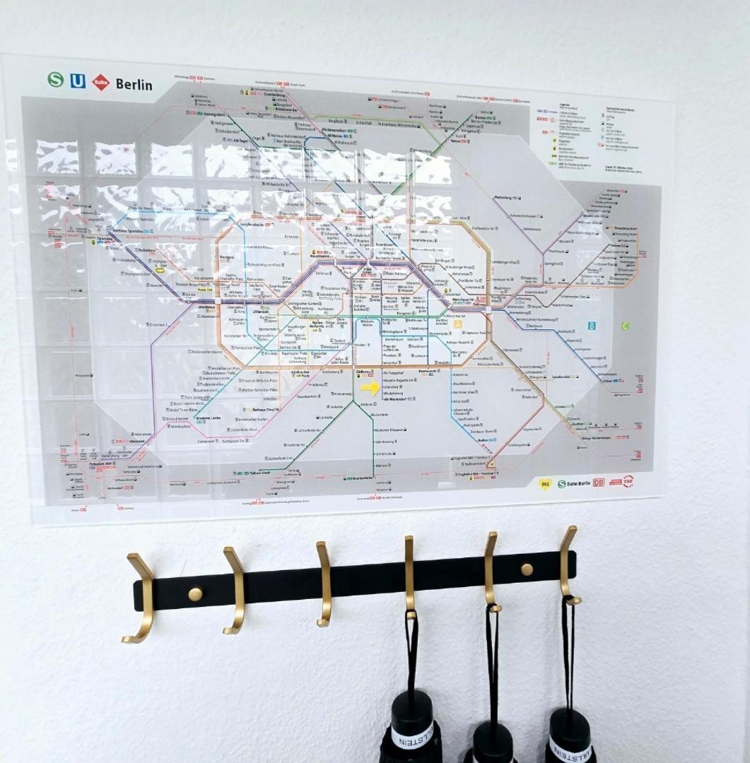 Duplex Apartment Ullstein- 4 Bedrooms, 2 Bathrooms, Living Room, 2 Parking Spaces, Boxspringbeds, Family & Business Apartment! Berlin Eksteriør billede